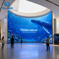 Écran LED flexible incurvé pour mur vidéo P1.8 P2 7680Hz 1000cd/m², arc intérieur LED de forme spéciale pour panneau d'exposition de musée
