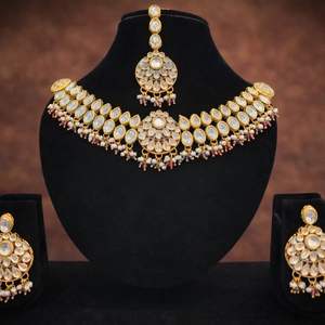 Ensemble de bijoux de mariage traditionnel en cuivre Kundan avec collier ethnique et boucles d'oreilles assorties pour femmes - Product Image 5