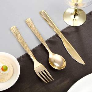 Cubiertos de lujo minimalistas en color rosa, refinados para una cena tranquila, con equilibrio entre elegancia moderna y una recepción discreta. - Product Image 6