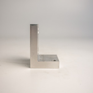 Bloc de montage à angle droit en acier inoxydable usiné CNC robuste AMT VINA pour l'automatisation de précision et les dispositifs de fixation - Product Image 2