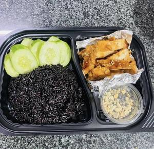 Contenedor de comida desechable de plástico de alta gama, fabricado en Vietnam, con 4 compartimentos y tapa, color negro, tipo lonchera para llevar, listo para enviar. - Product Image 5