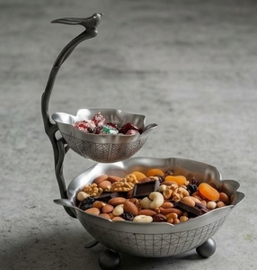 Cuenco de metal vintage de dos niveles para nueces con soporte para pájaros, bandeja de servir con forma de flor - Product Image 1