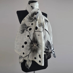 Pañuelo de seda elegante con estampado, accesorio para el guardarropa diario, ropa de oficina y estilo de viaje. - Product Image 1