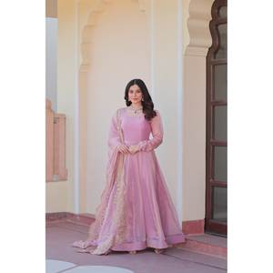 Vestido de Novia Modesto de Diseñador, Vestido de Gala con Bordado Múltiple y Lentejuelas - Product Image 1