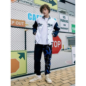เสื้อกีฬาหนังแท้สีดำสำหรับผู้ชายทำด้วยมือสีดำเข้มพร้อมตัวเครื่องทำจากขนสัตว์แท้ - Product Image 2