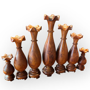 Cette collection de sept vases est idéale pour être exposée dans le salon ou sur une étagère. - Product Image 2