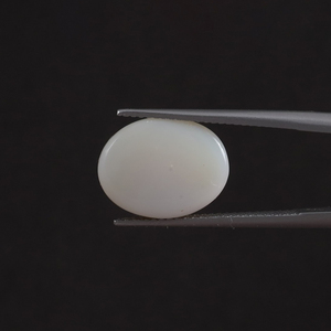โอปอลธรรมชาติสีขาวรับรองโดย IGI น้ำหนัก 4.76 กะรัต รูปทรงวงรี ขนาด 15x11.5 มม. ผ่านการเคลือบแว็กซ์/น้ำมัน คุณภาพดี จากอินเดีย - Product Image 3