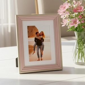 Cadre photo rectangulaire vertical en bois massif moderne, fait main, à poser sur table ou à accrocher au mur, avec design Jardin Botanique - Product Image 3