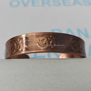 Bracelet magnétique en cuivre antique gravé Om pour la thérapie magnétique, la protection des articulations et l'augmentation de l'énergie positive - Product Image 5