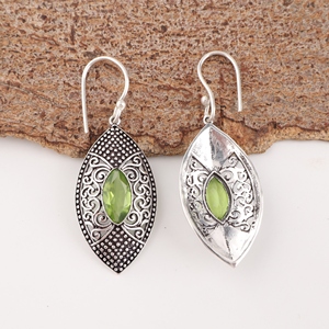 Pendientes colgantes hechos a mano de latón con diseño de corte marquesa y engaste de bisel con piedra preciosa de peridoto en plata de ley 925 para mujer - Product Image 2