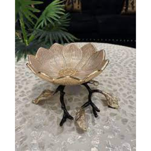 Centro de mesa decorativo de metal dorado de alta calidad con diseño tallado de flores para la decoración de la mesa del hogar, procedente de la India. - Product Image 1