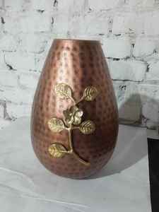 Jarrón de Flores de Latón Hecho a Mano de Alta Calidad, Diseño Moderno con Acabado Plateado y Dorado, Diseño Cónico para Decoración de Mesa de Boda a Bajo Costo - Product Image 4