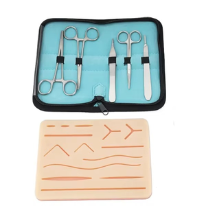 Kit d'entraînement durable pour étudiants en médecine : coussin de suture en PVC, plaies pré-découpées, peau en silicone pour la pratique chirurgicale, taille et couleur personnalisables - Product Image 2