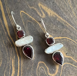 Boucles d'oreilles vintage pour femme en argent sterling 925 avec pierres multi-geometriques (6,6 grammes) ornées de grenat, de quartz et de perles - Product Image 2