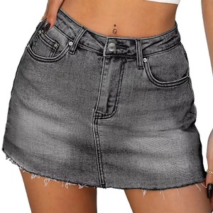Mini-jupe en jean gris déchiré taille haute pour femme, style décontracté, coupe trapèze, avec fermeture boutonnée, idéale pour l'été - Product Image 1