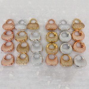 Mini sac à main élégant pour femme avec fermoir en strass, sac métallique portable toutes saisons, 5 pouces, argent, or, or rose - Product Image 1
