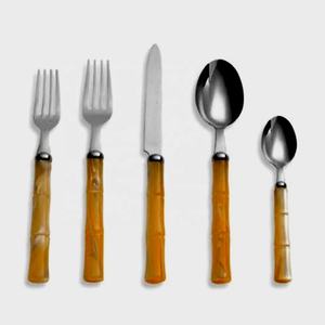 Juego de cubiertos chapados en oro de acero inoxidable con mango de metal, cuchara, tenedor, cuchillo, diseño moderno y fino de Bambú - Product Image 5