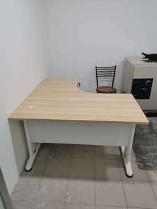 Sistema de Oficina AY, Mesa de Conferencia Moderna en Forma de L, Chapa de Madera, Patas Metálicas con Recubrimiento Epóxico, Muebles de Oficina Ajustables - Product Image 3