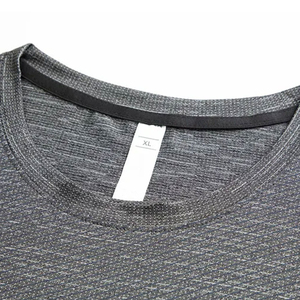 T-shirt uni pour homme OEM, t-shirt en polyester, séchage rapide, impression par sublimation personnalisée, logo, t-shirts de sport unisexes pour homme - Product Image 5