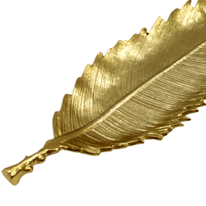Plat de service en aluminium de forme feuille, design classique, fait main et personnalisé, pour cuisine et table. - Product Image 2