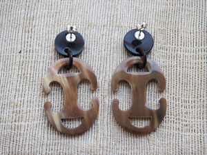 Pendientes de cuerno de búfalo hechos a mano, ecológicos, de alta calidad, estilo moderno, artesanía natural, de Perfect Enterprises. - Product Image 3