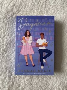 หนังสือ Daydream ฉบับปกอ่อน โดย ฮันนาห์ เกรซ นวนิยายโรแมนติก หนังสือภาษาอังกฤษ หนังสือขายดี นวนิยายโรแมนติก - Product Image 3