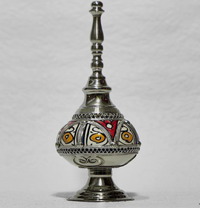 Aspersor vintage de latón y plata con motivos florales y geométricos esmaltados para rituales de iglesias y templos, al por mayor. - Product Image 5