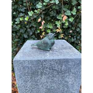 Escultura de Gorrion de Hierro Fundido, Adorno de Mesa con Acabado Verde Antiguo - Product Image 5