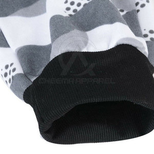 ชุดวอร์มผู้ชายใส่สบายสำหรับออกกำลังกาย วิ่งจ๊อกกิ้ง เล่นกีฬา และสวมใส่ลำลอง ดีไซน์ทันสมัย - Product Image 6