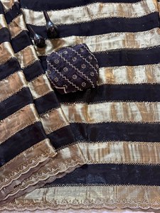 Sari traditionnel Reglance Premium Soft 9 Patta Space Silk, magnifique travail artisanal Jarkhan, bordure richement ajourée, infroissable et lourd - Product Image 3