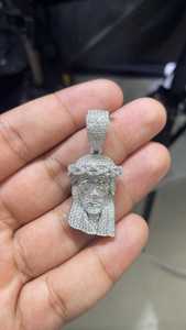 จี้พระเยซูทรงกลมประดับมอสซาไนต์แบบกำหนดเองได้ เงินแท้ 925 สำหรับงานปาร์ตี้ แร็ปเปอร์ เครื่องประดับชั้นดี จี้และชาร์ม - Product Image 2