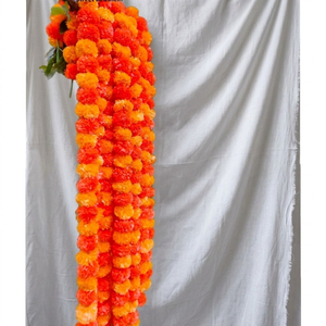 Guirnaldas de Flores Artificiales Tradicionales de Caléndula (Genda Phool Mala) al por Mayor para Decoración de Bodas Indias, Fondo para Haldi y Mehndi - Product Image 1