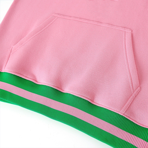 Sweat-shirt en chenille rose et vert personnalisé pour femme, avec poche kangourou, en polaire, inspiré de la sororité Alpha Kappa Alpha, col rond - Product Image 4