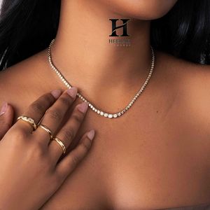 Collar de tenis con engaste de bisel graduado para mujer, oro de 14K, cadena de tenis con diamantes de corte brillante redondo, joyería fina de lujo con moissanita - Product Image 1