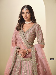 Lehenga Choli Moderno de Seda Artística Semisellada con Bordado Intenso para Fiestas, Bodas y Diwali - Product Image 5