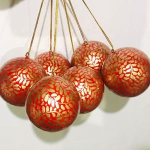 Adornos navideños de papel maché, pintados a mano con colores sin plomo - Product Image 4