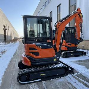 Miniexcavadora Usada Versátil de 3 Toneladas con Brazo Desplazable y Orugas de Goma para Proyectos de Acceso Estrecho, Utilidades y Paisajismo - Product Image 3