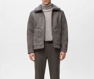 Chaqueta blusón de hombre en cuero de gamuza gris con cierre de cremallera, cuello vuelto y forro de sherpa. - Product Image 1