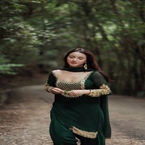 Conjunto de traje Patiala VASTRA COTTAGE de georgette sintético con lentejuelas y bordados, top, pantalón Patiala y dupatta, ropa de fiesta, vestido étnico para mujer - Product Image 2