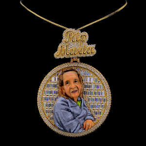 Colgante de memoria helado chapado en oro y plata 925 personalizado de Hiphop con diamante de moissanita VVS Características Nombre personalizado Bail IGI Certified - Product Image 1