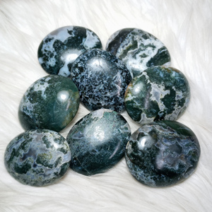 Venta al por mayor de alta calidad Natural Indonesia verde Moos ágata Palma piedra piedras preciosas artesanías curación cristal 45x35x15mm 30 pcs/kg - Product Image 2