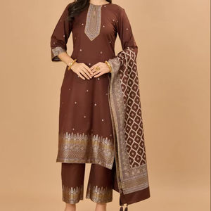 Tela de Viscosa Premium Safaa Mocha Brown para Vestidos sin Coser con Detalles en Zari Dorado y Dupatta Geométrica - Product Image 1