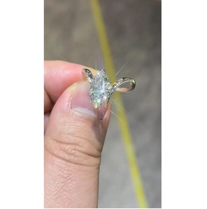 Bague de fiançailles solitaire en or blanc 14 carats avec diamant de laboratoire taille marquise 1 carat, bijou de mariée élégant - Product Image 1