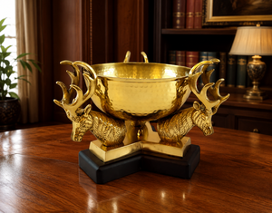 Bol de service en laiton de luxe sur pieds en bois de cerf, centre de table décoratif pour la maison, l'hôtel et la restauration - Product Image 1