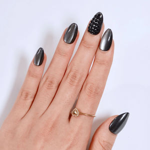 Uñas Postizas Metálicas Negras Personalizadas Helios, Diseño 3D con Cuentas, Estampado Dorado, Forma Almendrada, Venta al Por Mayor, OEM ODM - Product Image 1