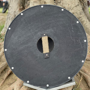 Authentique bouclier viking nordique en bois, forme ronde, artisanat fait main pour utilisation en costume et présentation décorative - Product Image 5
