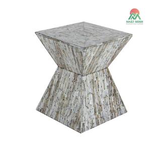 Table basse artisanale haut de gamme en forme de sablier avec incrustation de nacre et plateau incrusté de coquillages. - Product Image 1