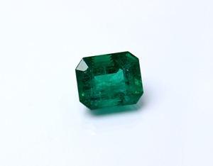 Piedra de Esmeralda de Rajastán Verde Intenso Natural Certificada de 5.38 Quilates - Corte Octogonal Grande en Escalones para Joyería Personalizada para Hombre y Mujer - Product Image 3