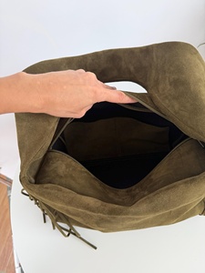 กระเป๋าสะพายข้างทรงถังแบบมีพู่หนังกลับสไตล์วินเทจโบโฮ - Product Image 4