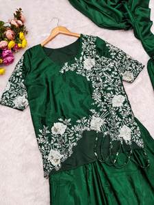 Sari brodé prêt-à-porter moderne pour femmes avec une finition riche - Product Image 4